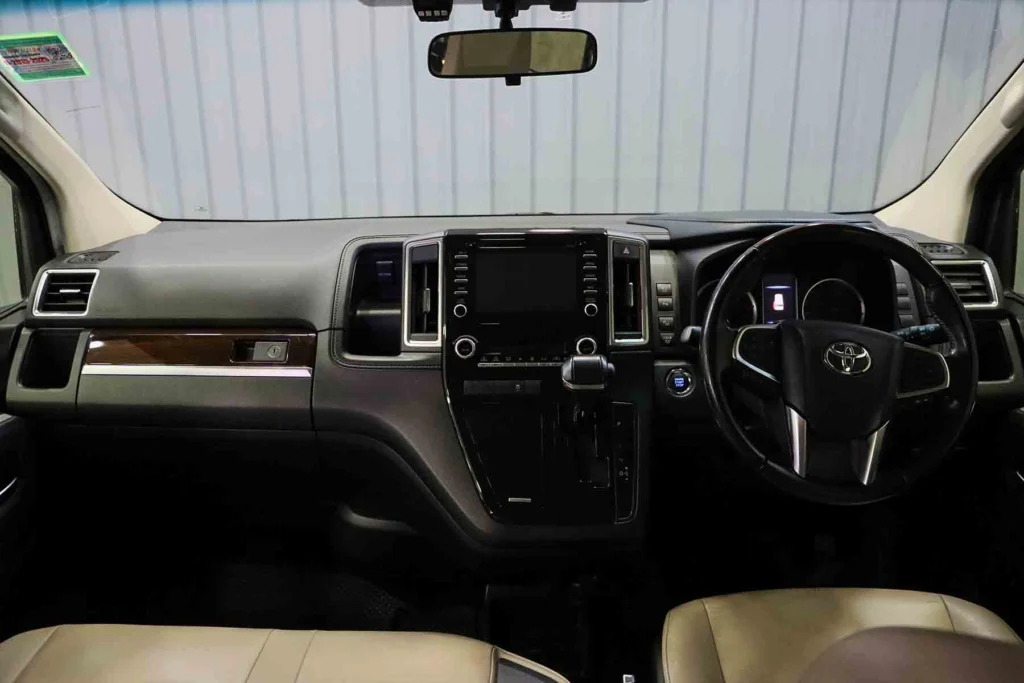 TOYOTA MAJESTY 2.8 PREMIUM 2020 [BAIF]