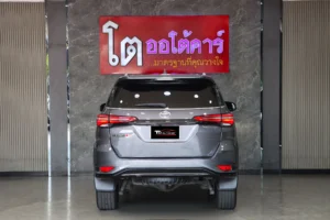 Toyota Fortuner 2.4 Leader V 2WD 2023 [IJDG]