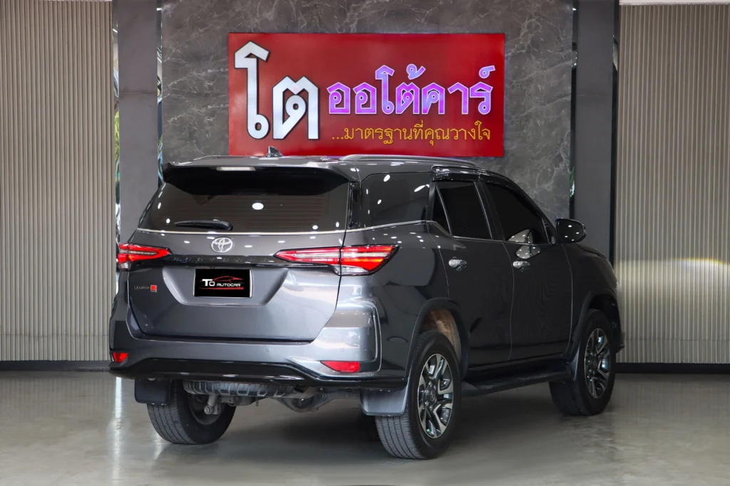 Toyota Fortuner 2.4 Leader V 2WD 2023 [IJDG]