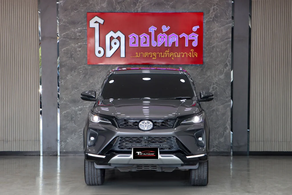 Toyota Fortuner 2.4 Leader V 2WD 2023 [IJDG]