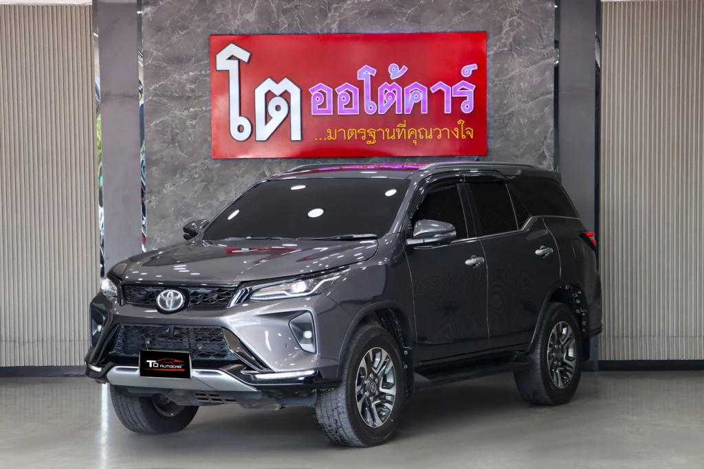 Toyota Fortuner 2.4 Leader V 2WD 2023 [IJDG]