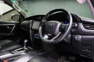 Toyota Fortuner 2.4 Leader V 2WD 2023 [IJDG]