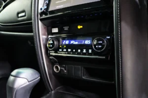 Toyota Fortuner 2.4 Leader V 2WD 2023 [IJDG]