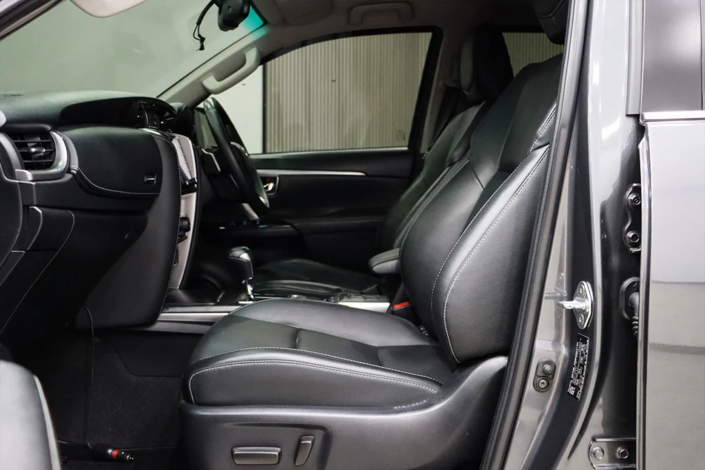 Toyota Fortuner 2.4 Leader V 2WD 2023 [IJDG]