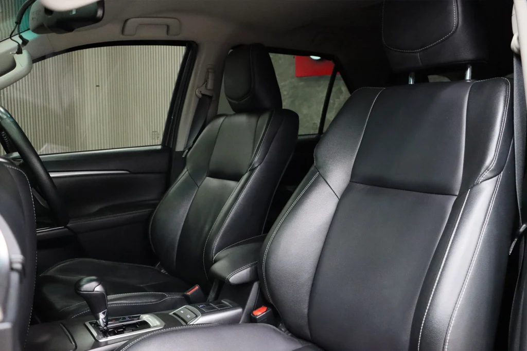 Toyota Fortuner 2.4 Leader V 2WD 2023 [IJDG]