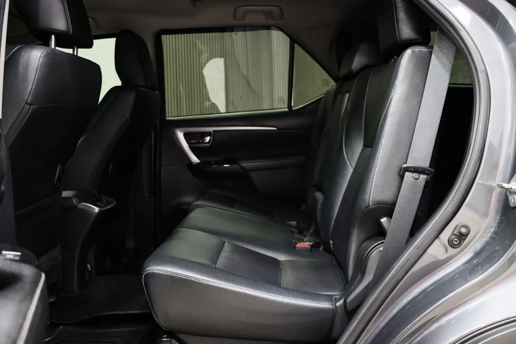 Toyota Fortuner 2.4 Leader V 2WD 2023 [IJDG]