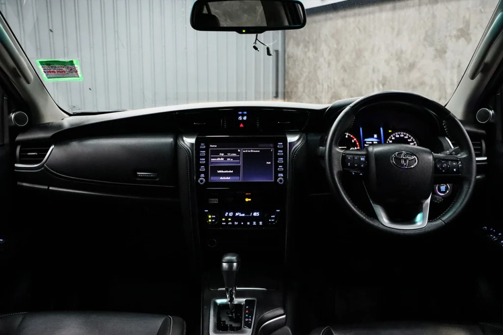 Toyota Fortuner 2.4 Leader V 2WD 2023 [IJDG]