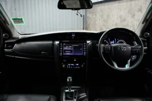 Toyota Fortuner 2.4 Leader V 2WD 2023 [IJDG]