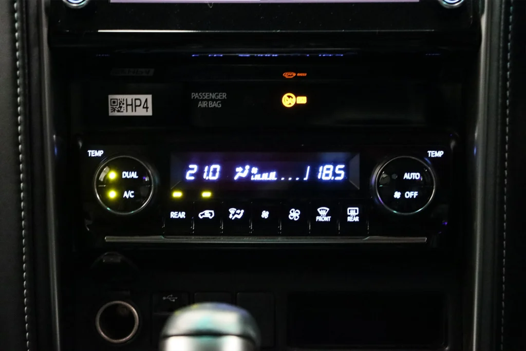 Toyota Fortuner 2.4 Leader V 2WD 2023 [IJDG]