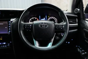 Toyota Fortuner 2.4 Leader V 2WD 2023 [IJDG]
