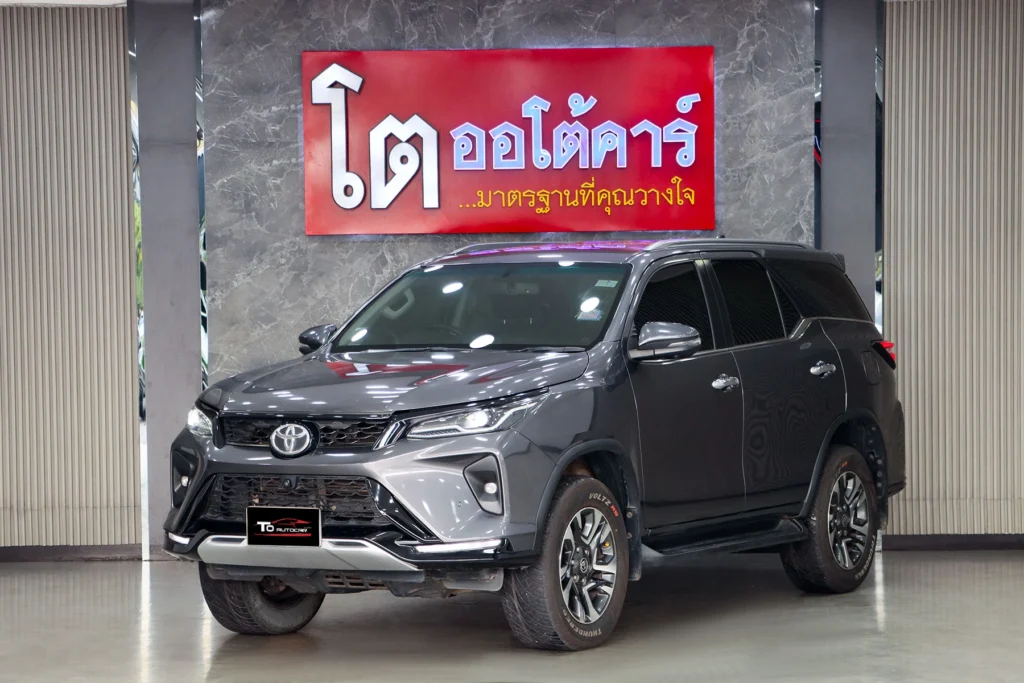 Toyota Fortuner 2.4 Leader V 4WD 2022 [IBAA]