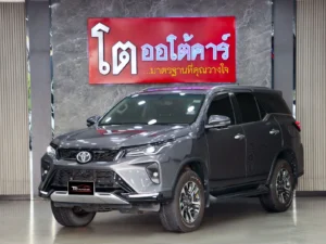 Toyota Fortuner 2.4 Leader V 4WD 2022 [IBAA]