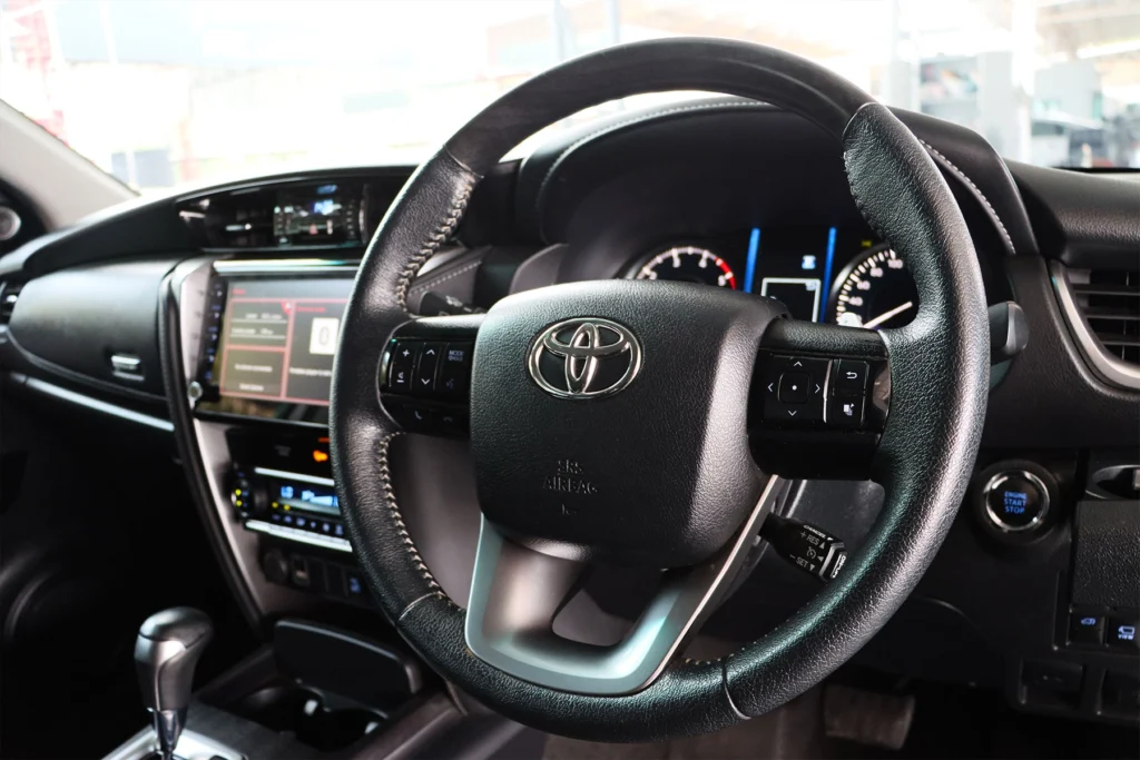Toyota Fortuner 2.4 Leader V 4WD 2022 [AHGA]