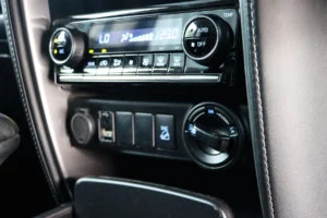 Toyota Fortuner 2.4 Leader V 4WD 2022 [AHGA]