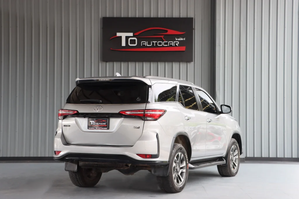 Toyota Fortuner 2.4 Leader V 4WD 2022 [AHGA]