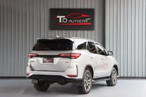Toyota Fortuner 2.4 Leader V 4WD 2022 [AHGA]
