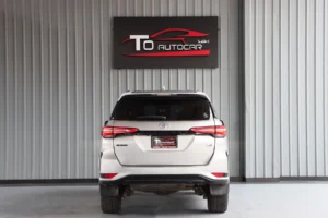 Toyota Fortuner 2.4 Leader V 4WD 2022 [AHGA]