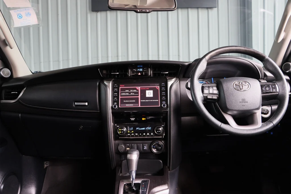 Toyota Fortuner 2.4 Leader V 4WD 2022 [AHGA]