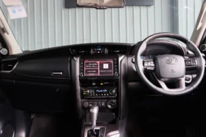 Toyota Fortuner 2.4 Leader V 4WD 2022 [AHGA]