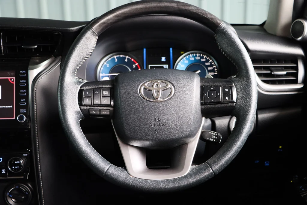 Toyota Fortuner 2.4 Leader V 4WD 2022 [AHGA]