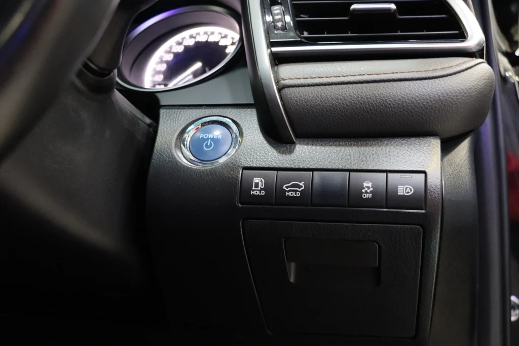 Toyota Camry 2.5 HEV Premium MNC 2023 [EAFD]