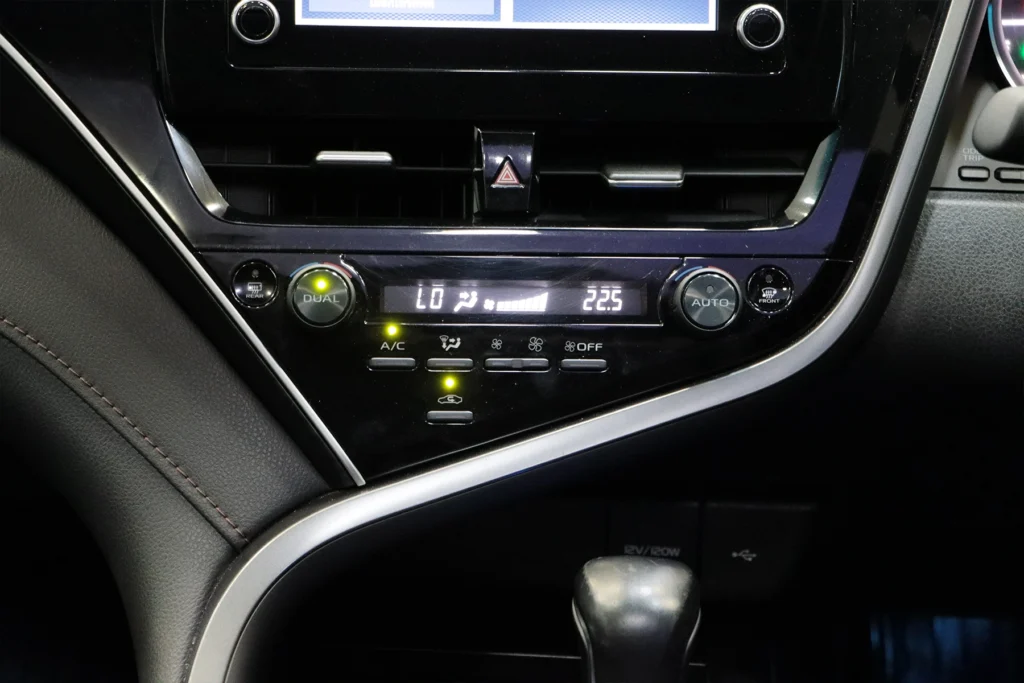 Toyota Camry 2.5 HEV Premium MNC 2023 [EAFD]