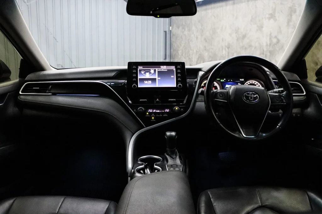 Toyota Camry 2.5 HEV Premium MNC 2023 [EGH]