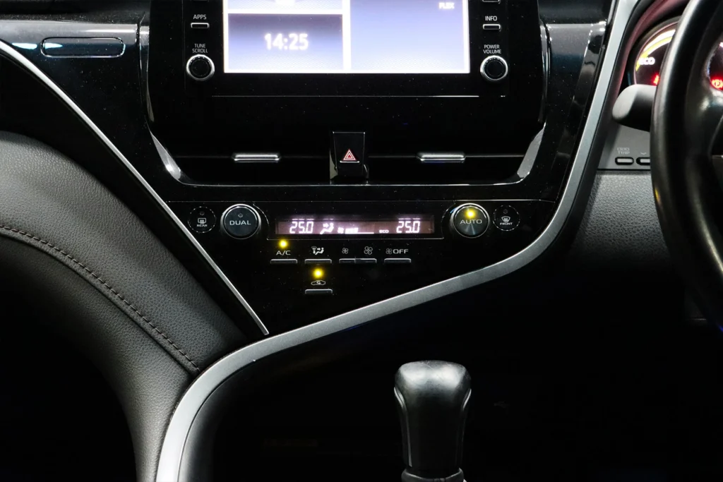 Toyota Camry 2.5 HEV Premium MNC 2023 [EGH]