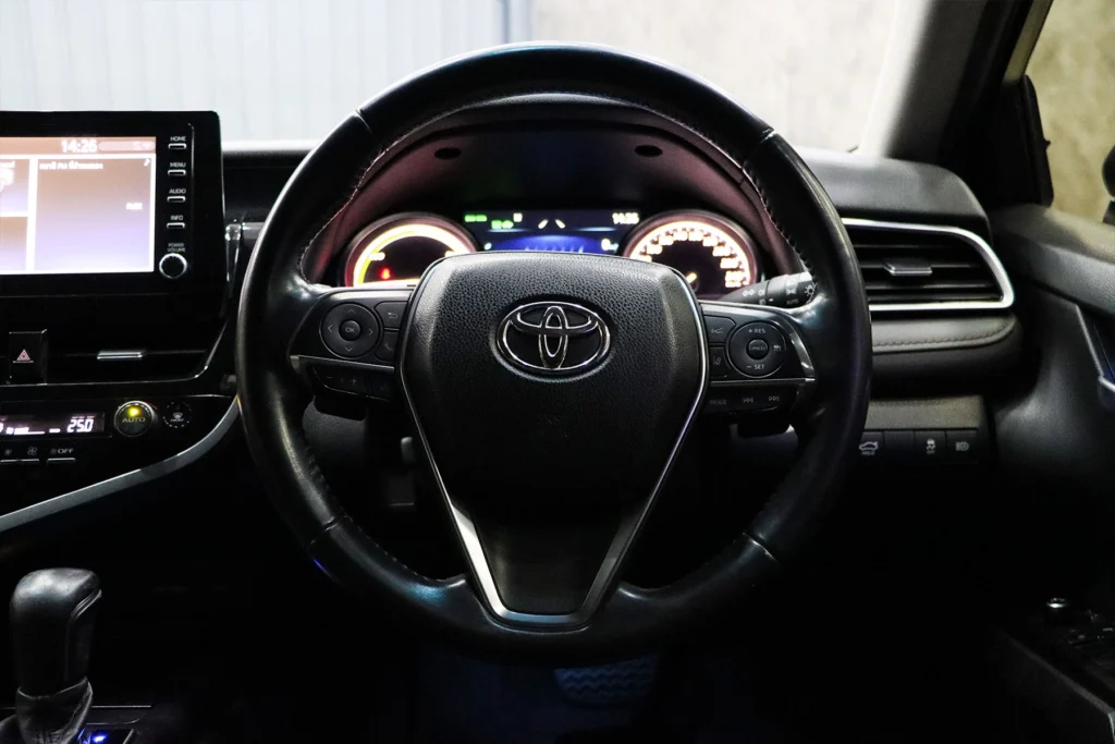 Toyota Camry 2.5 HEV Premium MNC 2023 [EGH]