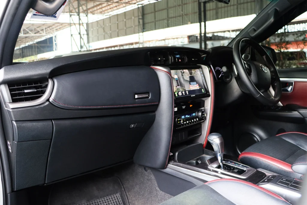 Toyota Fortuner 2.4 Legender 2WD 2023 [IIDJ]