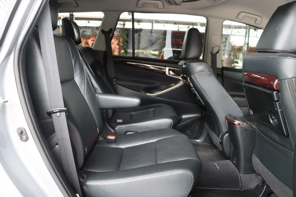 Toyota Innova 2.8 Crysta Premium MNC 2023 [GFJ]