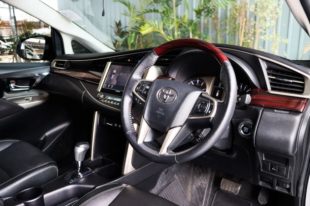 Toyota Innova 2.8 Crysta Premium MNC 2023 [GFJ]