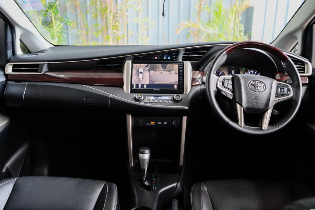 Toyota Innova 2.8 Crysta Premium MNC 2023 [GFJ]