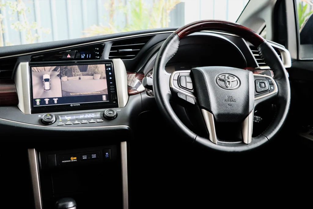 Toyota Innova 2.8 Crysta Premium MNC 2023 [GFJ]