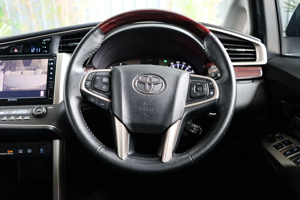 Toyota Innova 2.8 Crysta Premium MNC 2023 [GFJ]