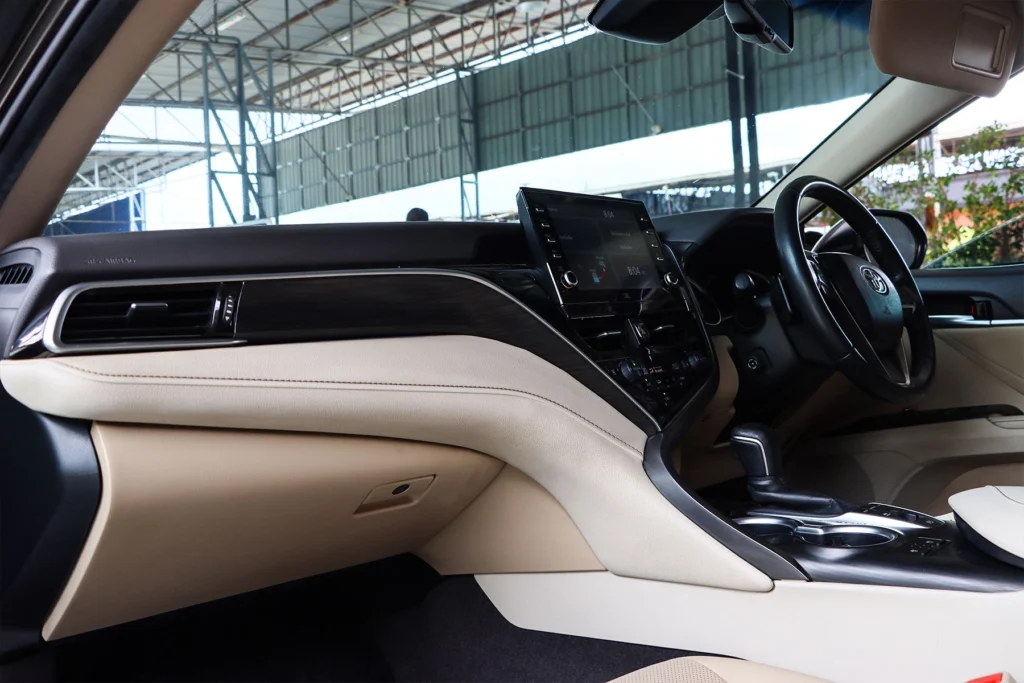 Toyota Camry 2.5 HEV Premium Luxury MNC 2022 [IGDB]