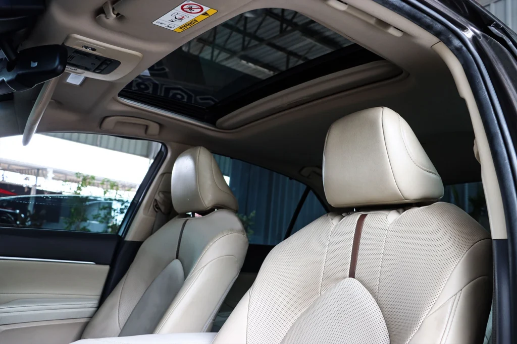 Toyota Camry 2.5 HEV Premium Luxury MNC 2022 [IGDB]