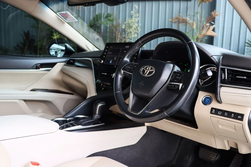 Toyota Camry 2.5 HEV Premium Luxury MNC 2022 [IGDB]