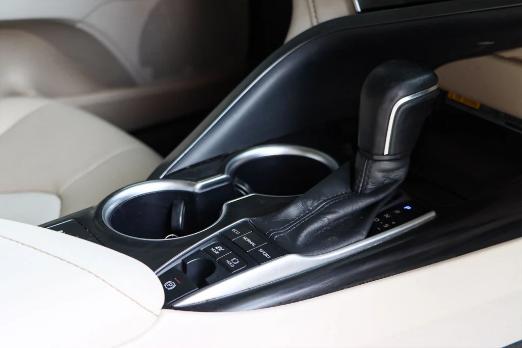 Toyota Camry 2.5 HEV Premium Luxury MNC 2022 [IGDB]