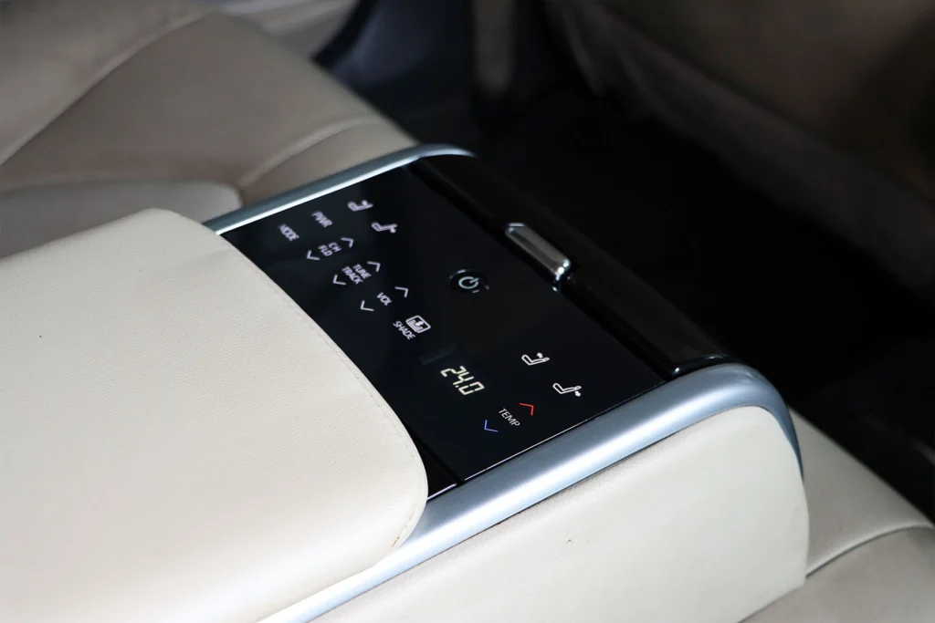Toyota Camry 2.5 HEV Premium Luxury MNC 2022 [IGDB]