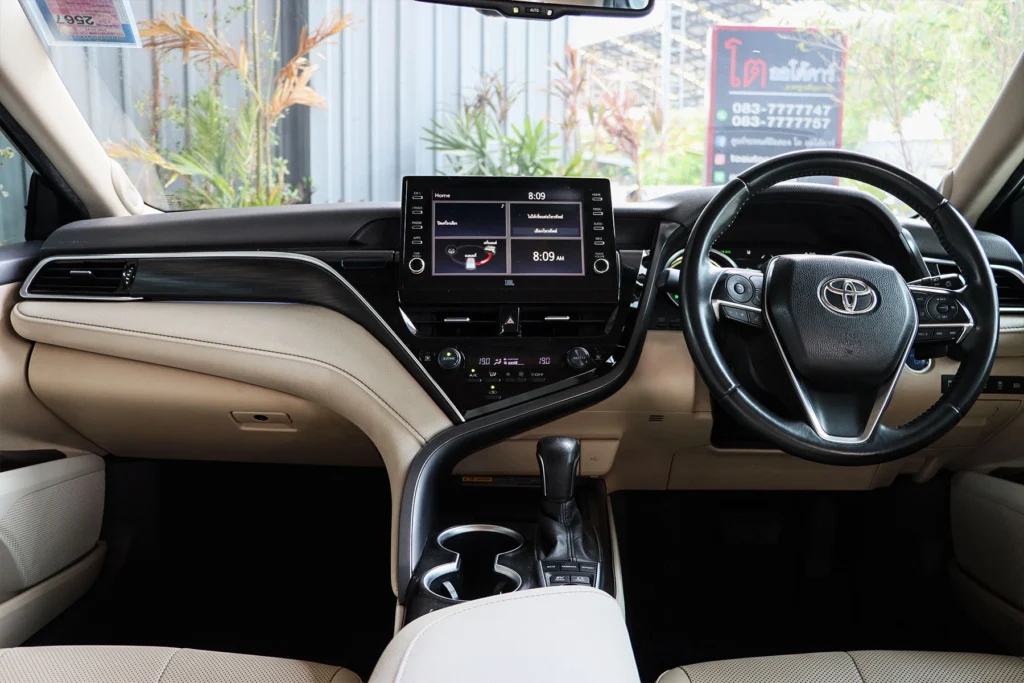 Toyota Camry 2.5 HEV Premium Luxury MNC 2022 [IGDB]
