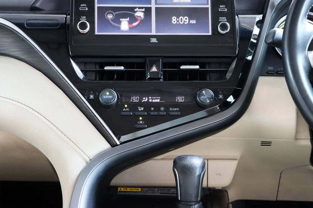 Toyota Camry 2.5 HEV Premium Luxury MNC 2022 [IGDB]
