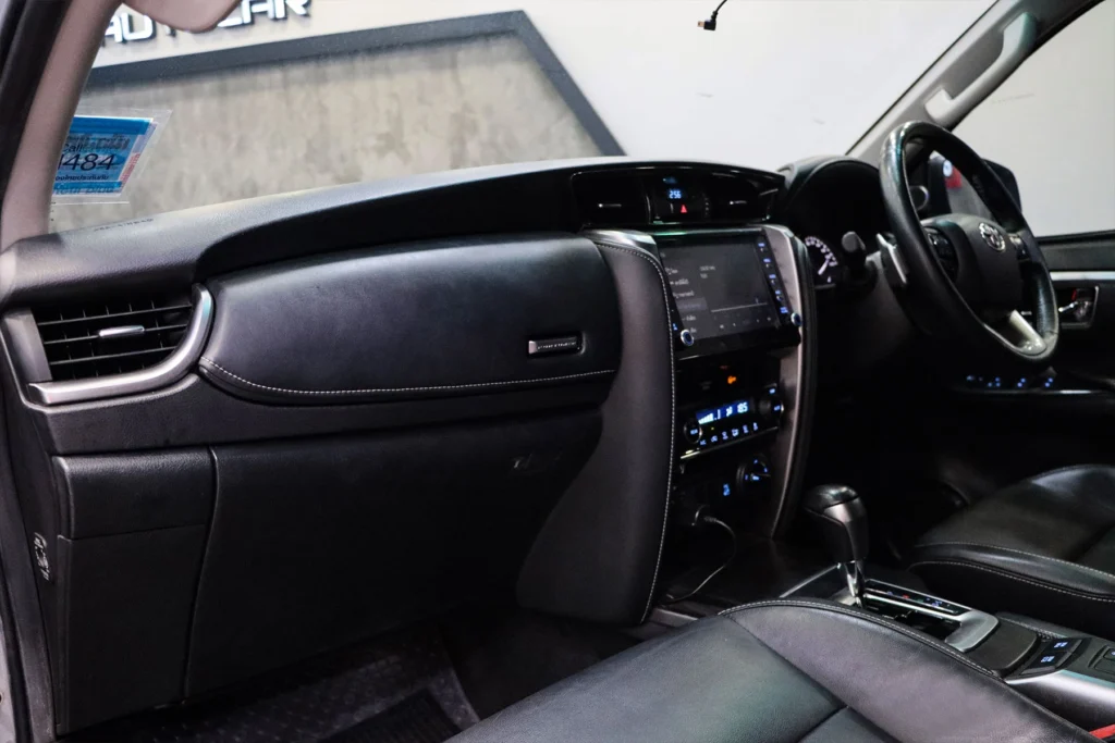Toyota Fortuner 2.4 V 4WD 2020 [ACFJ]