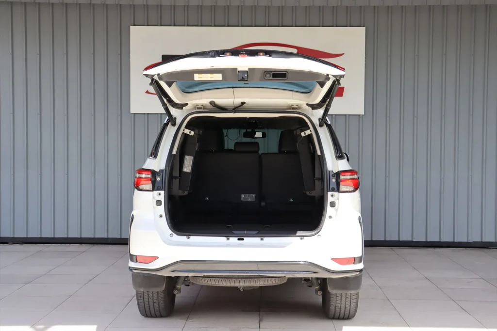 Toyota Fortuner 2.4 Leader V 2WD 2022 [GIEC]