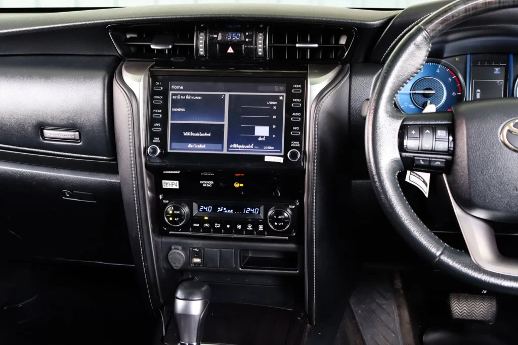 Toyota Fortuner 2.4 Leader V 2WD 2022 [GIEC]