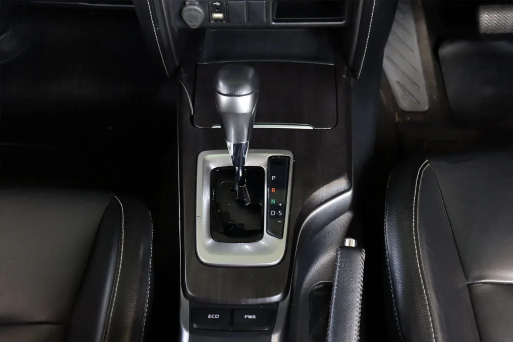 Toyota Fortuner 2.4 Leader V 2WD 2022 [GIEC]