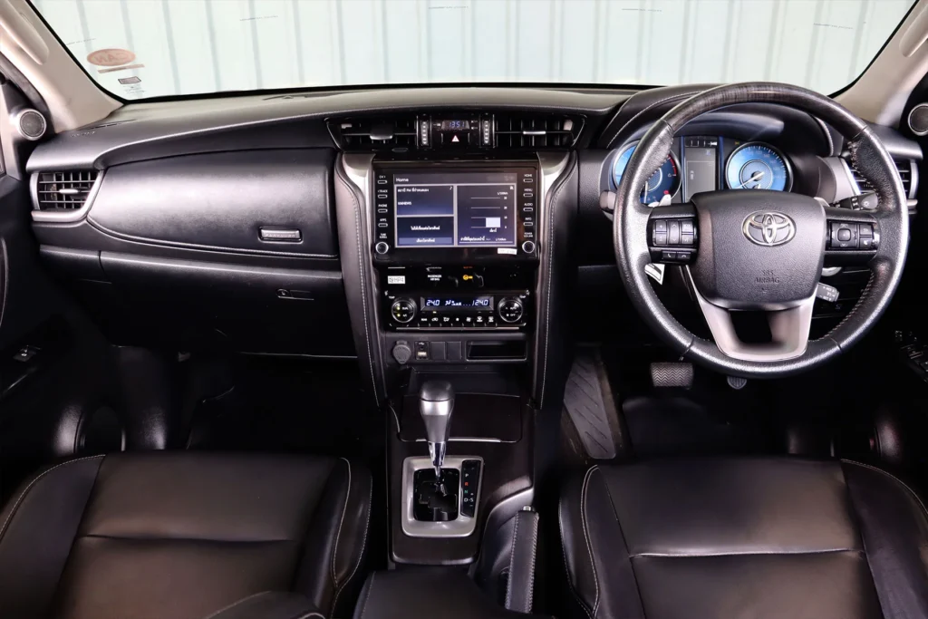 Toyota Fortuner 2.4 Leader V 2WD 2022 [GIEC]
