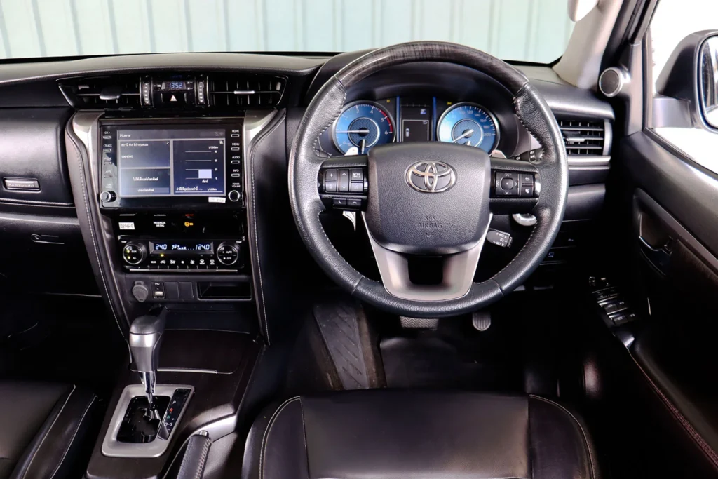 Toyota Fortuner 2.4 Leader V 2WD 2022 [GIEC]
