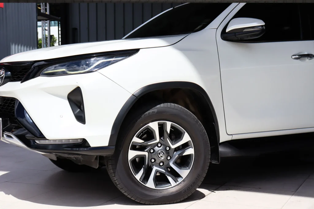 Toyota Fortuner 2.4 Leader V 2WD 2022 [GIEC]