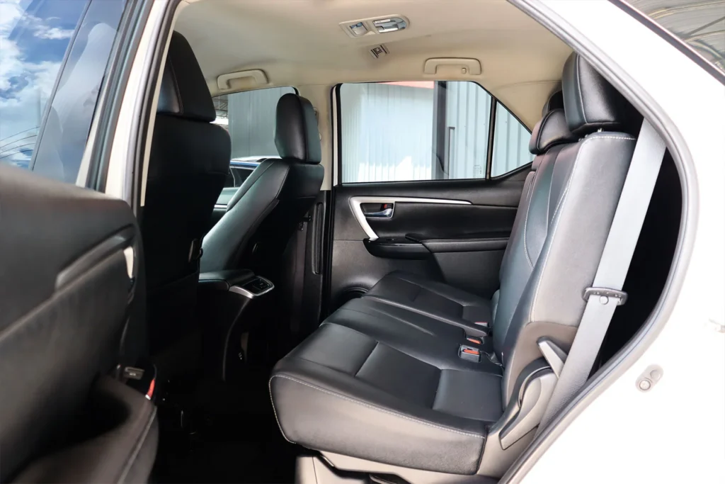 Toyota Fortuner 2.4 Leader V 2WD 2022 [GIEC]